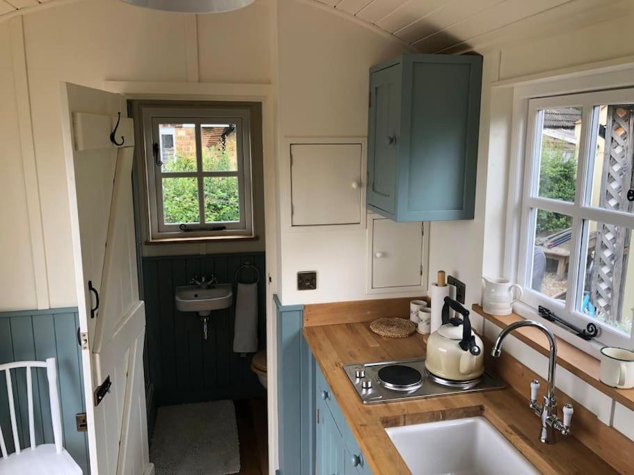 Romantic Shepherds Hut With Stunning Sunsets Hollingbourne Exteriér fotografie