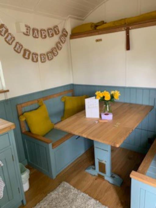 Romantic Shepherds Hut With Stunning Sunsets Hollingbourne Exteriér fotografie