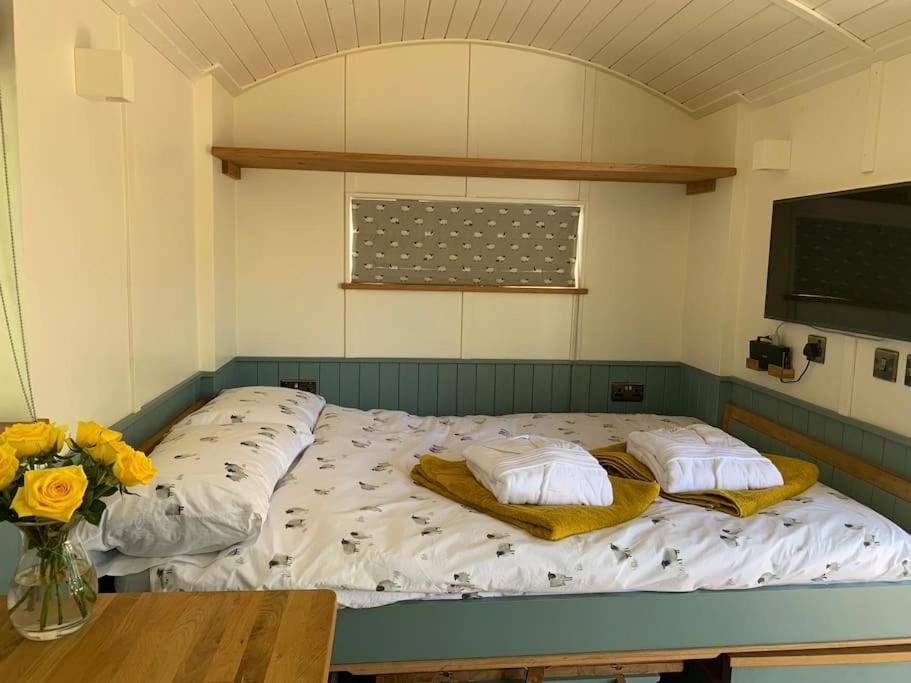 Romantic Shepherds Hut With Stunning Sunsets Hollingbourne Exteriér fotografie